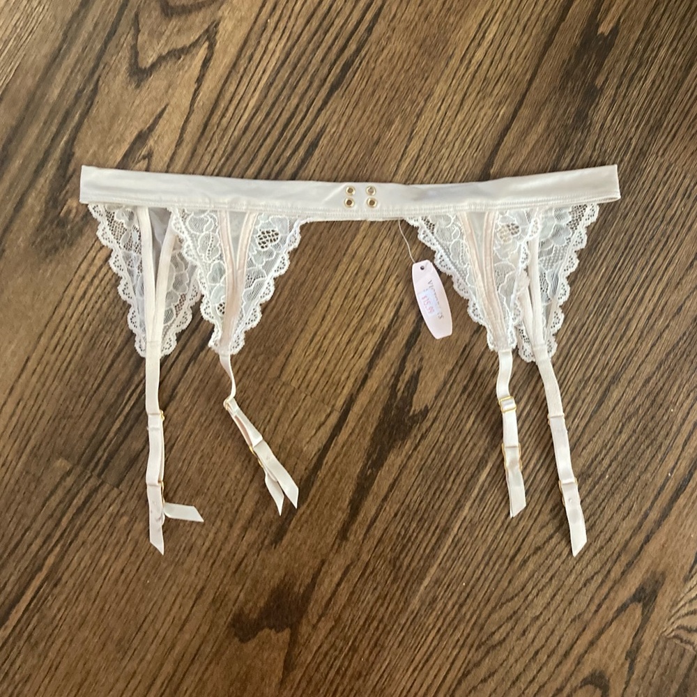 Victoria's Secret Pale Pink Lace Detail Garder Belt NWT